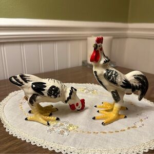 Vintage Hen & Rooster Chicken w/ Oversized Feet Salt & Pepper Shakers - Japan